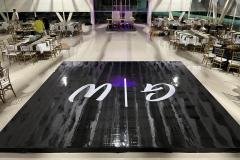pista-baile-con-charol-negro-letras-blancas