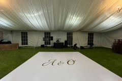pista-de-baile-charol-blanco-personalizada-letras-doradas